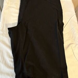 Like New ALIA Black Bermuda Shorts Cuffed Hem Pull On Size 14